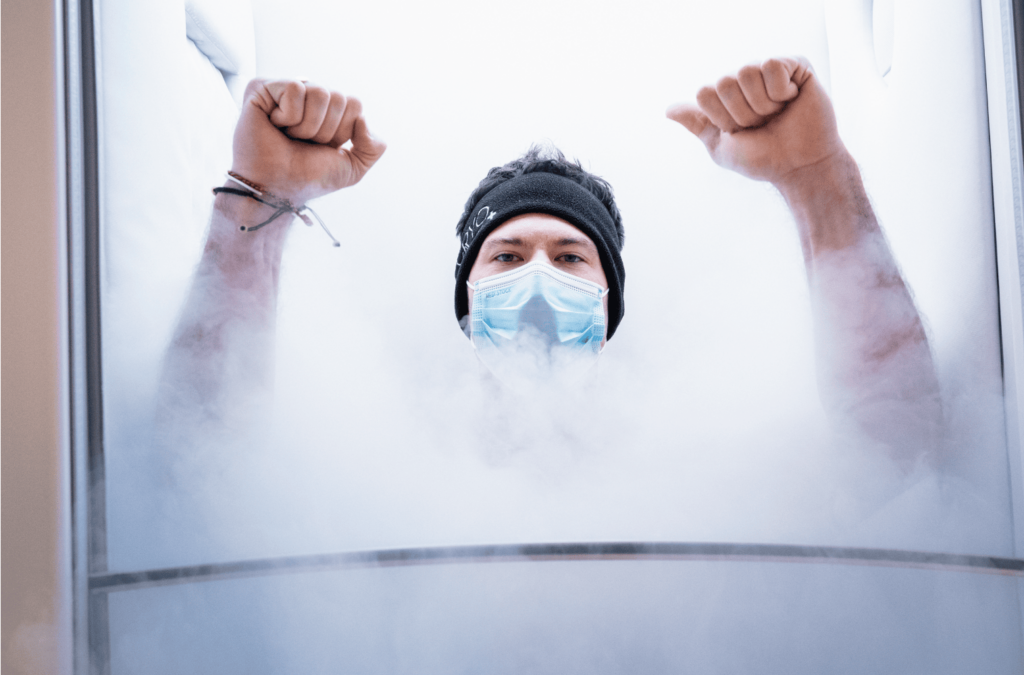 Photo d'un sportif dans la cabine Cryo-Science pendant une séance de cryothérapie